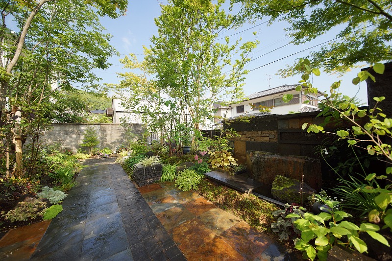 笑い声のこだまする庭 施工例1