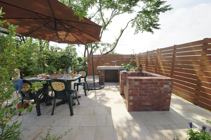週末BBQ-笑い声の響く庭。 施工例1