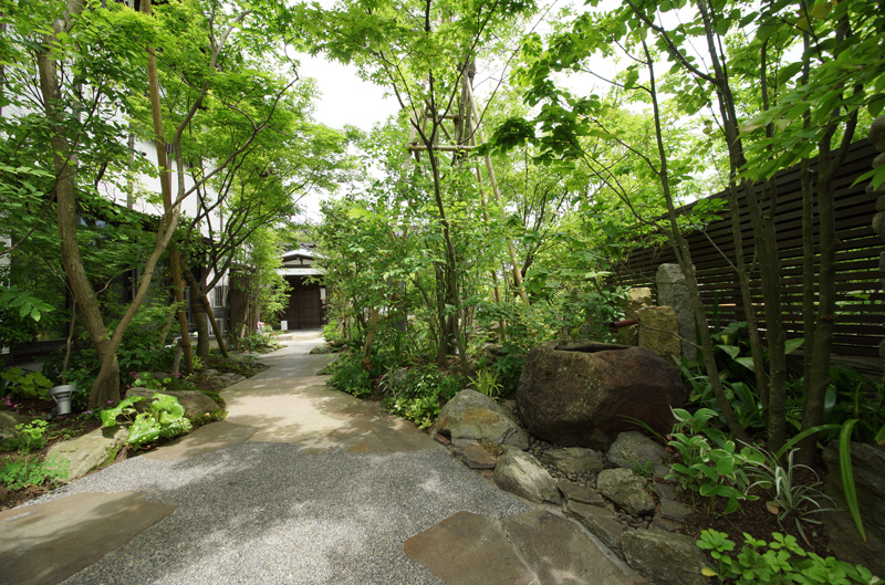 光と風の雑木の庭。 施工例1