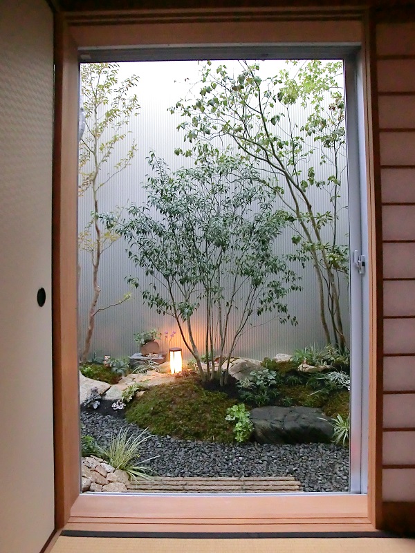 小さいけれど緑豊かな空間 ～坪庭～ メイン写真