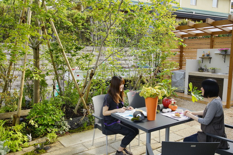 御影石と木立で魅せる外構 施工例2